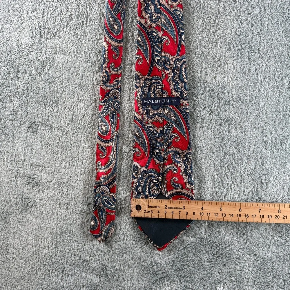 Halston III Mens Red Blue Paisley Italian Silk Necktie Made in USA Vintage Style